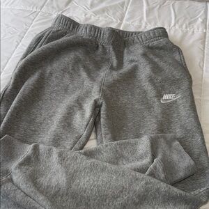 Nike Gray Men's Sweatpants Joggers. Embroidered logo athletic fleece. S